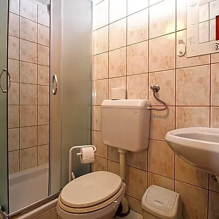 1030 Fažana