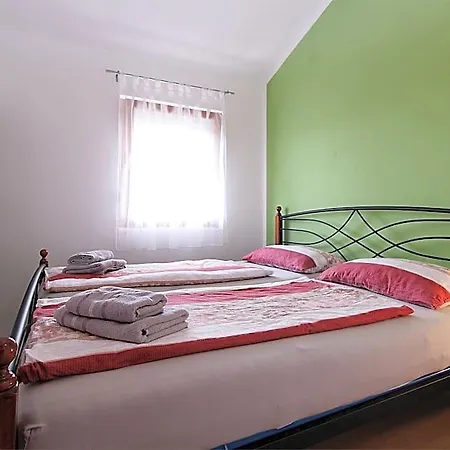 1030 Fažana
